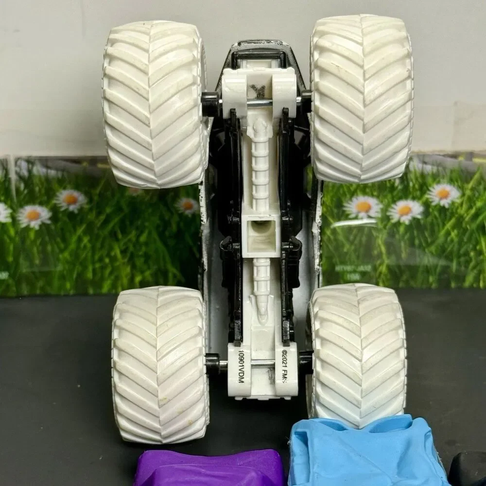 Rare! Chips 2021 Monster Jam Spin Master 1:64 Max Contrast Loose Earth Shaker